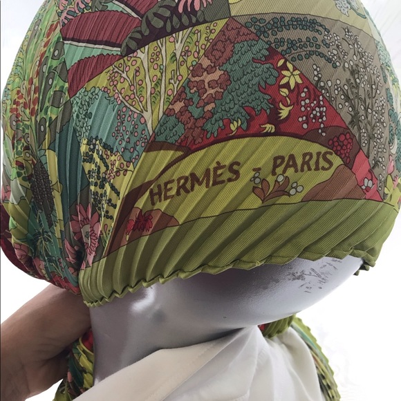 Hermès Plisse Pleated Scarf + Boxed Scarf Rings A+ - Picture 6 of 14